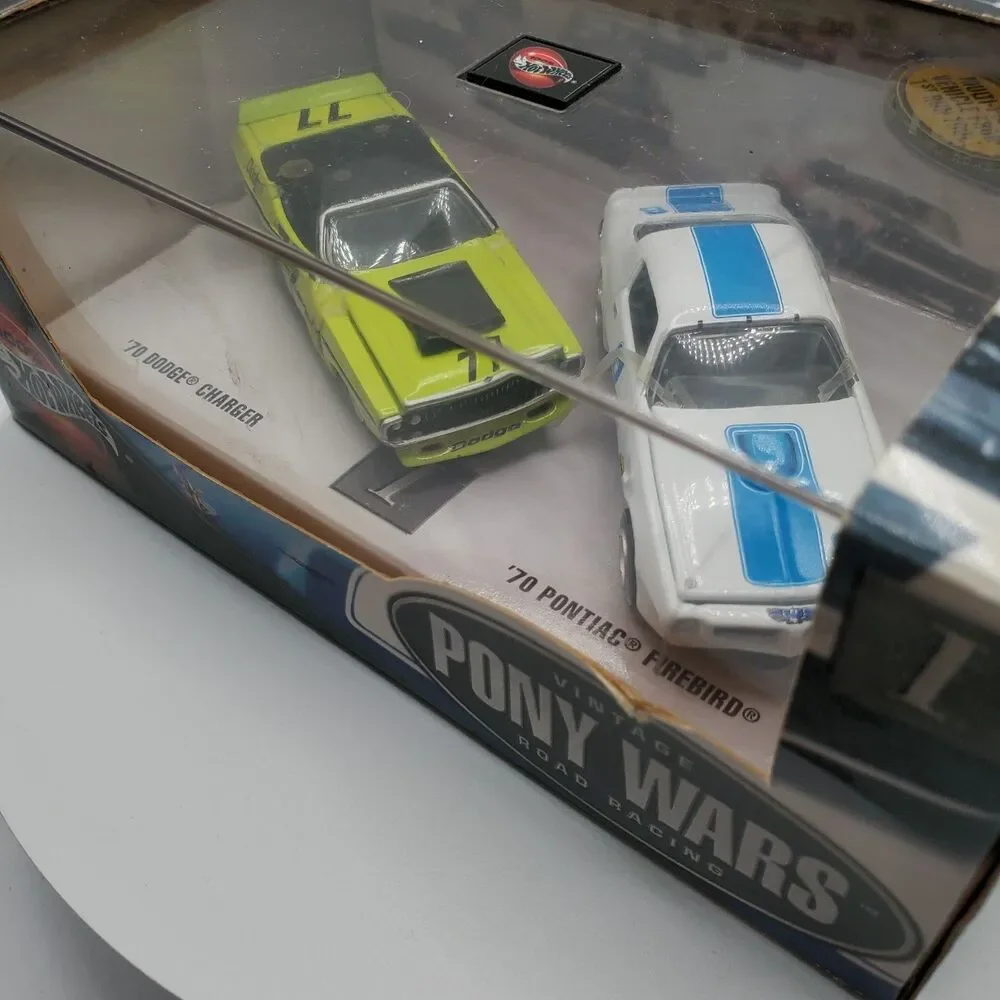 Hot Wheels 2002 100% Pony Wars Vintage Road Racing ’70 Charger & ’70 Firebird